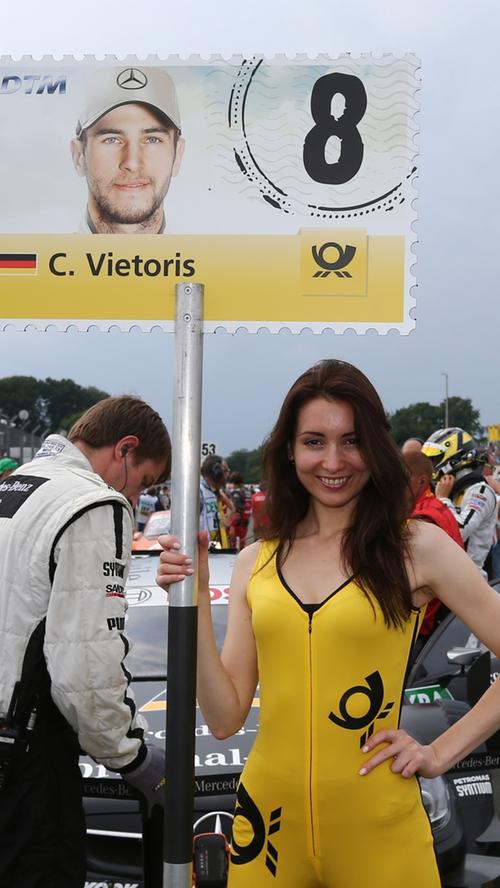 Ganz in Gelb: Das sind die Grid Girls am Norisring 2015