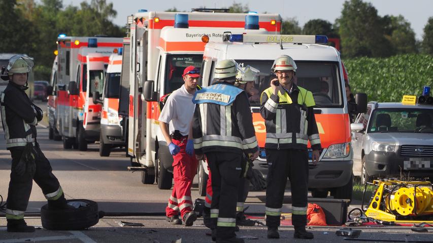 Neun Verletzte bei schwerem Unfall auf der B2 bei Weißenburg