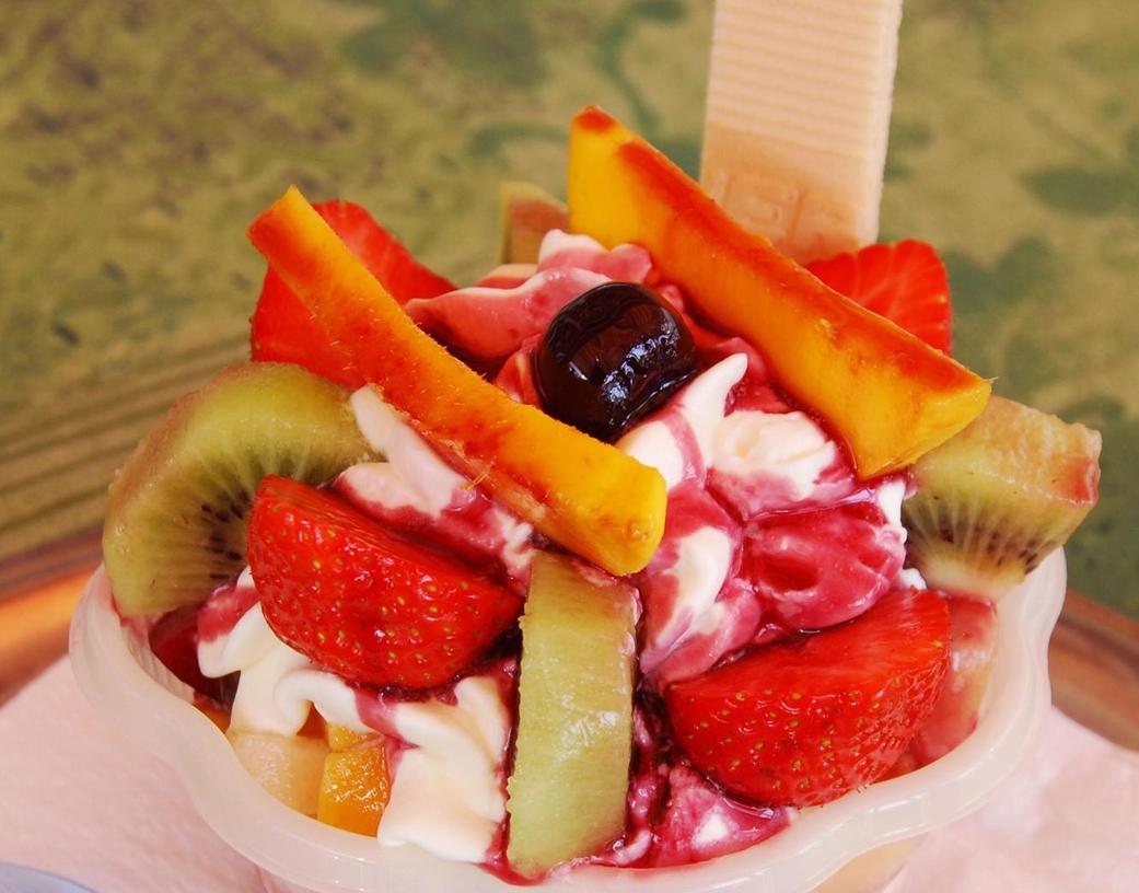 Eine Mischung aus gesund und Sünde: Eis mit Früchten ist die beste Abkühlung an heißen Tagen.