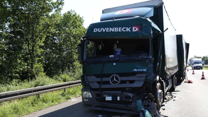 A6 nach Lkw-Unfallserie bei Ansbach dicht