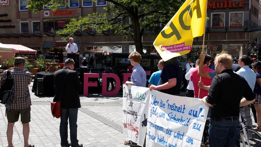 "Meine Daten gehören mir!": Demo in Nürnberg mit Kubicki