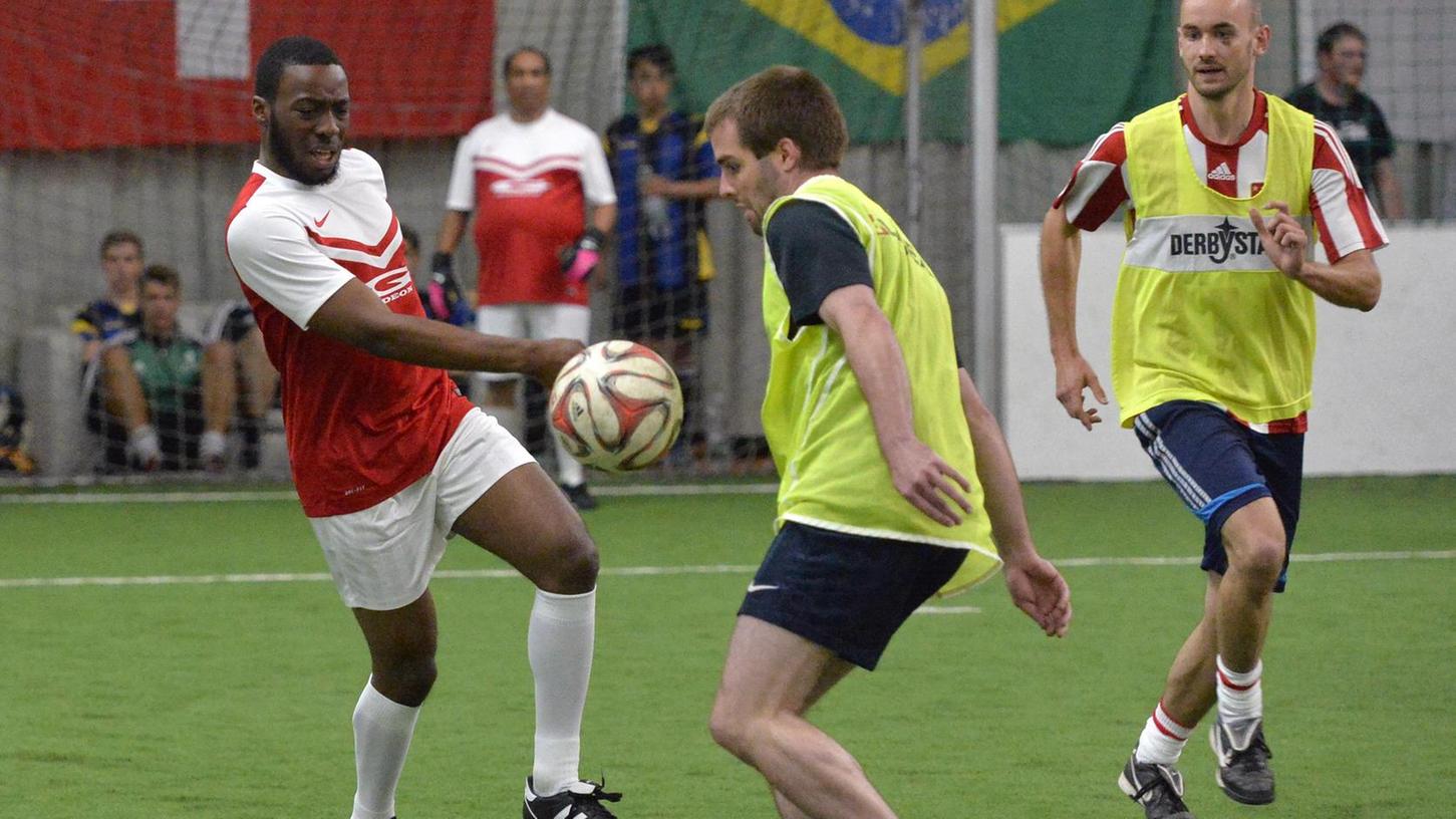Fußballturnier mit Flüchtlingen aus Cadolzburg