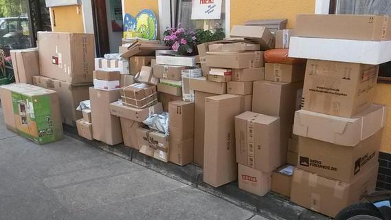 Pakete vor Tankstelle gelagert: So erleben Leser den Poststreik