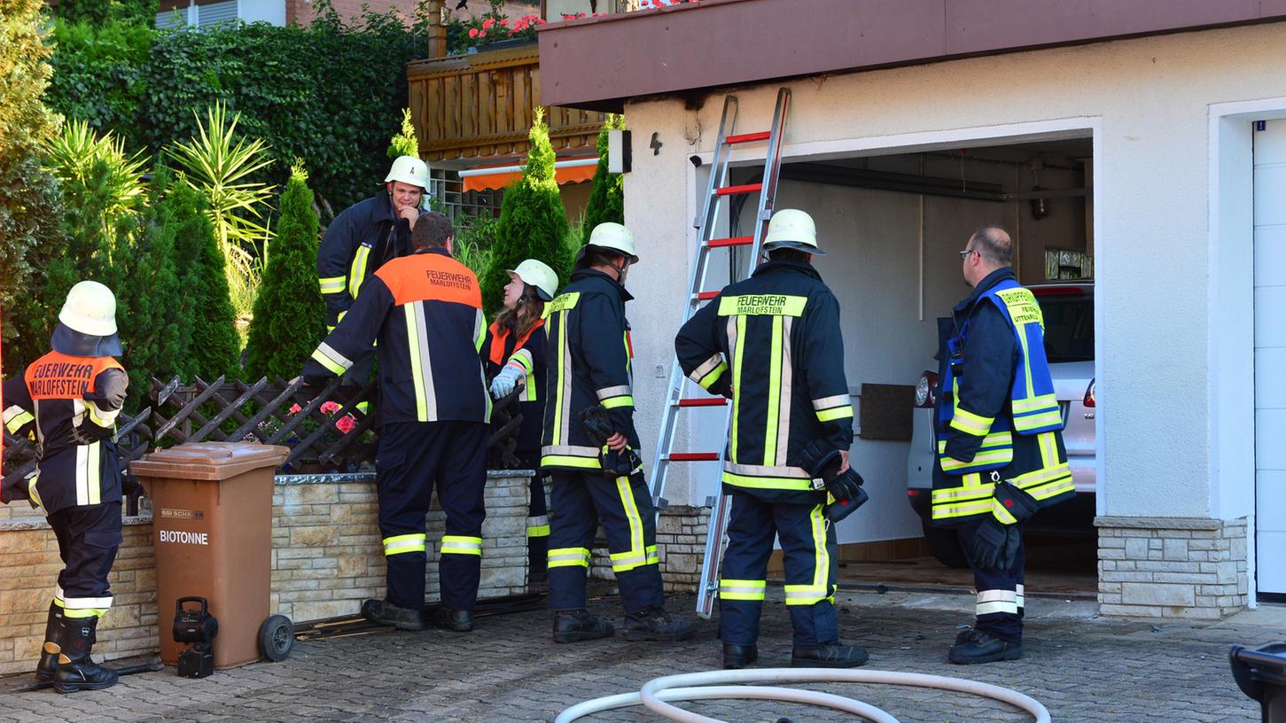 Sirenengeheul um 6 Uhr morgens: Garagenbrand in Marloffstein