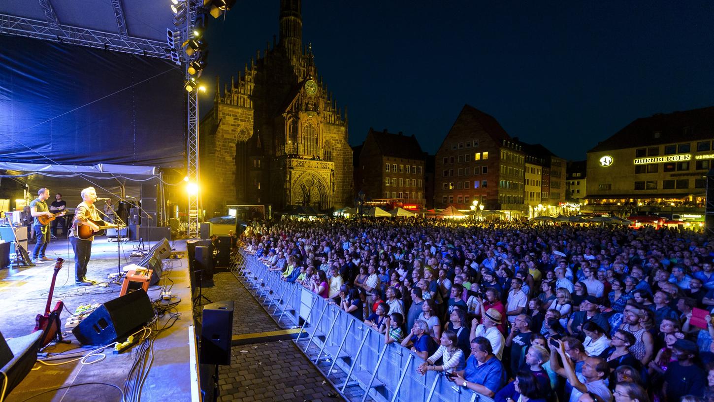 Das Bardentreffen ist eines der absoulten Event-Aushängeschilder Nürnbergs. Tausende lauschen jedes Jahr im Sommer den Klängen der Musiker in der Innenstadt.