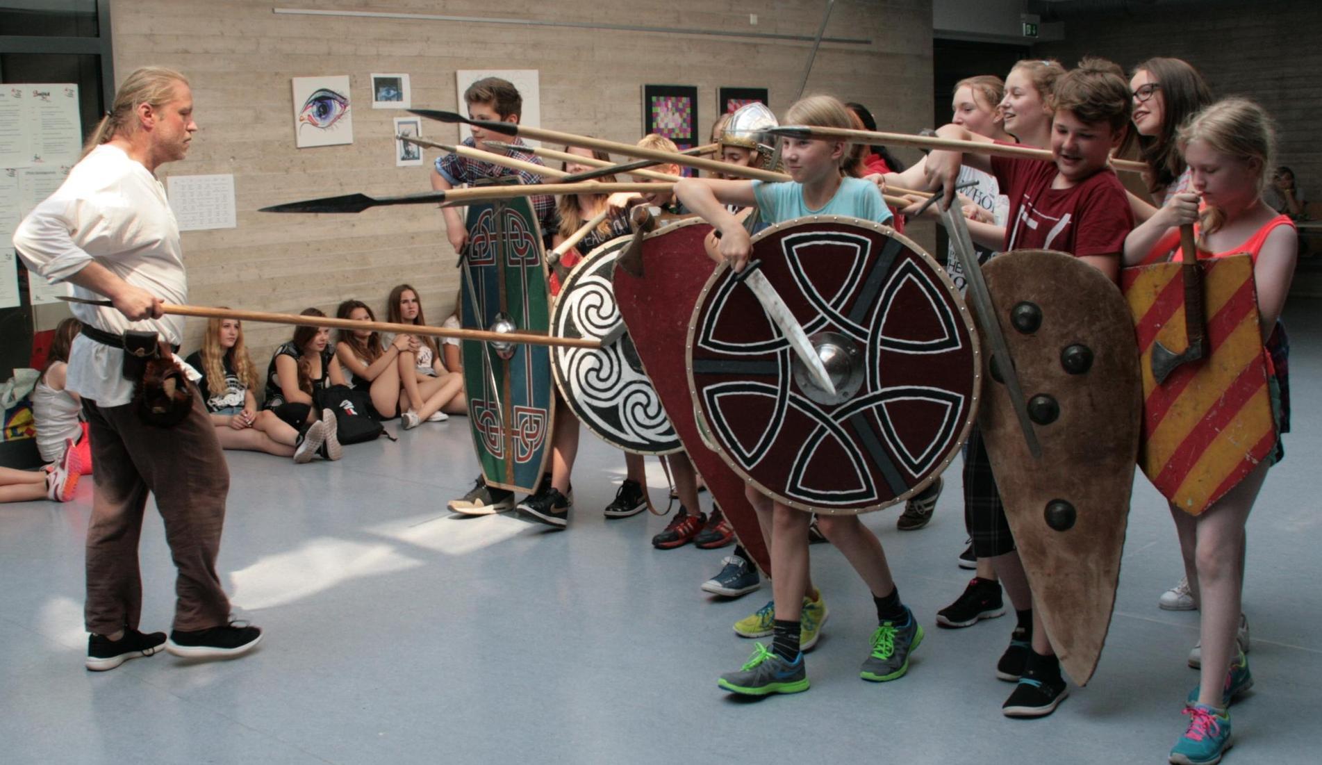 Schwertkampf Und Feuer Machen Szene Extra Nordbayern De