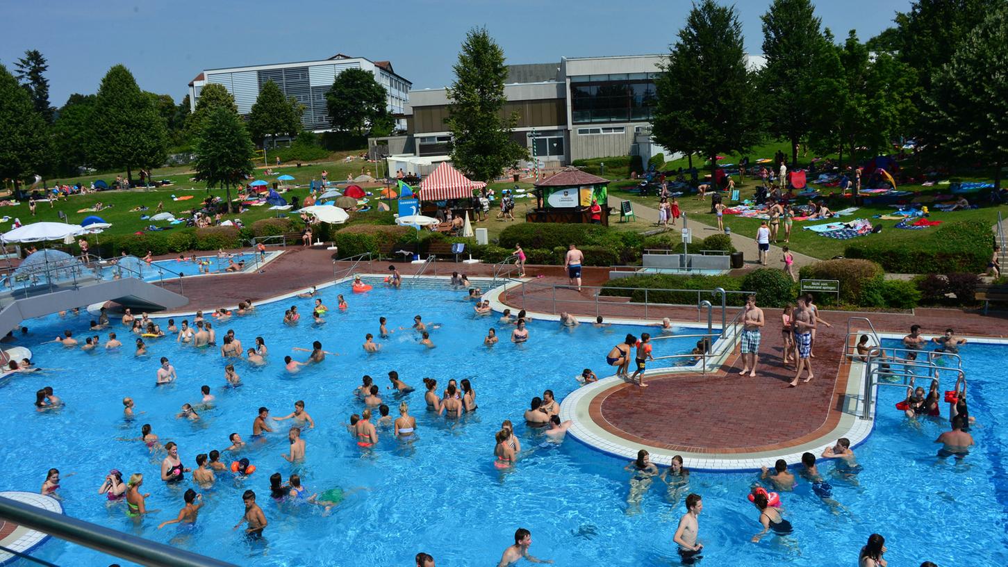 Ein neues Ganzjahresbad in Neumarkt soll auch im Winter Badegäste locken und, so hat der Stadtrat nun beschlossen, auch ein 25-Meter-Becken fürs Schulschwimmen bekommen.