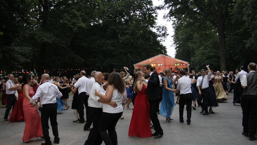 61. Schlossgartenfest: Tanzen im Sonnenuntergang