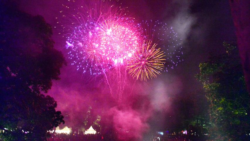 Farbenspiel am Himmel: Feuerwerk beim Schlossgartenfest