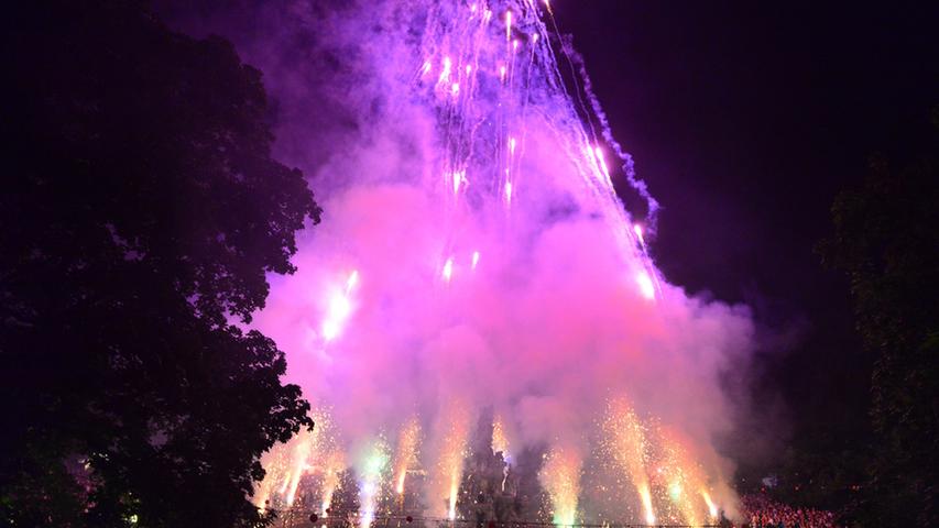 Farbenspiel am Himmel: Feuerwerk beim Schlossgartenfest