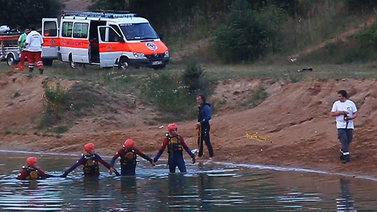 Stundenlang suchten Taucher nach dem Jungen im Bagersee und dem angrenzenden Weiher.