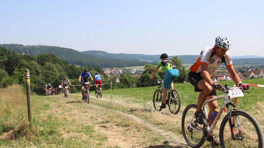 Zwölf Stunden auf zwei Rädern: Radrennen in Schaittach