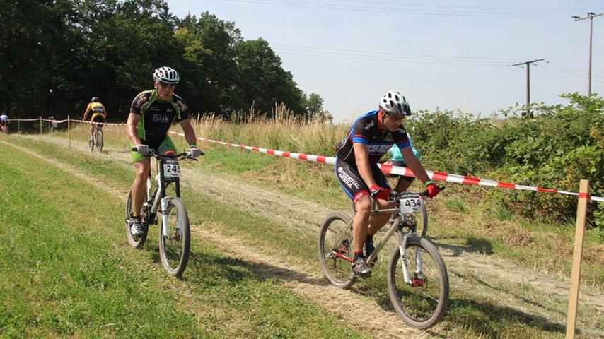 Zwölf Stunden auf zwei Rädern: Radrennen in Schaittach