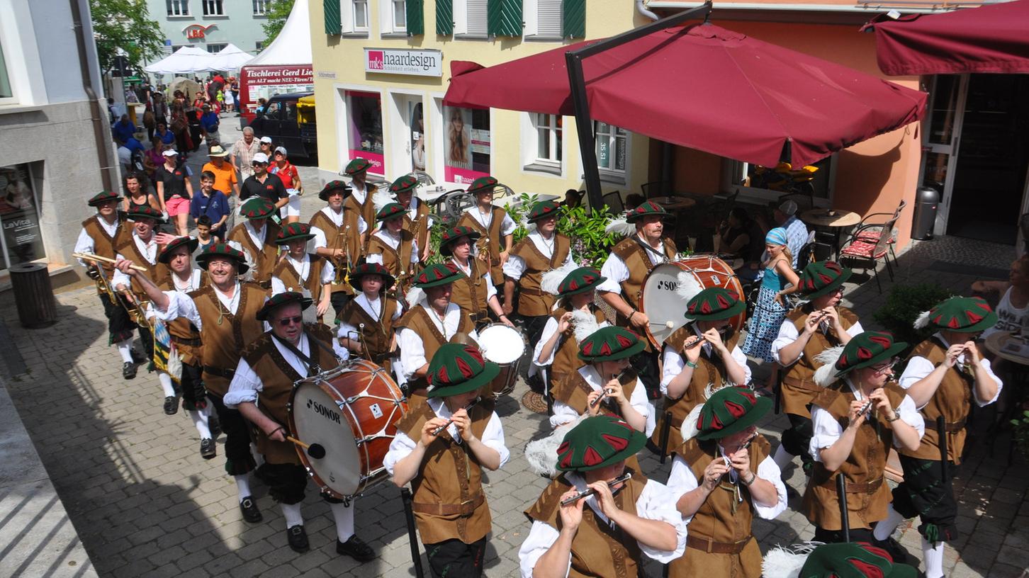 Der Wagnertanz 1560 und der Spielmanns- und Fanfarenzug Bad Windsheim feiern in diesem Jahr ihr 75-jähriges Bestehen.