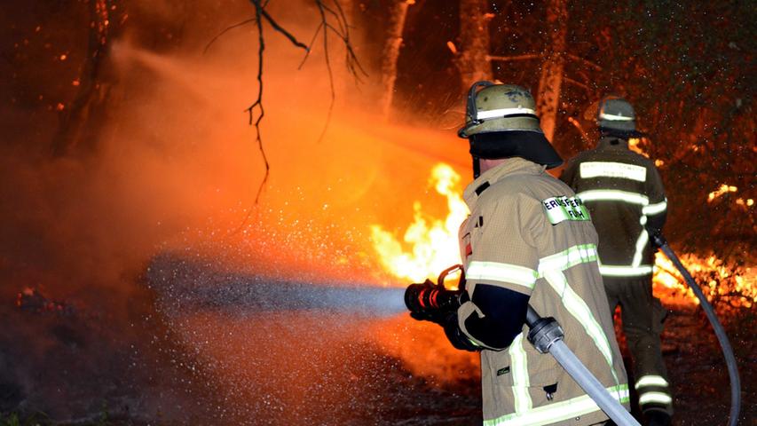 Hunderte Quadratmeter Wald und Wiese brannten in Fürth