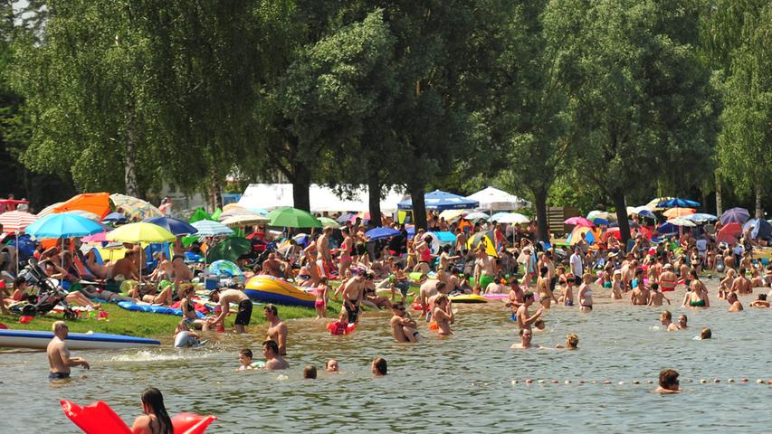 Badespaß und Drachenbootrennen: Abkühlung auf, am und im Rothsee