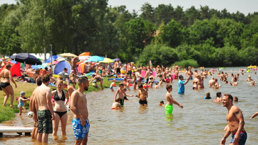Badespaß und Drachenbootrennen: Abkühlung auf, am und im Rothsee