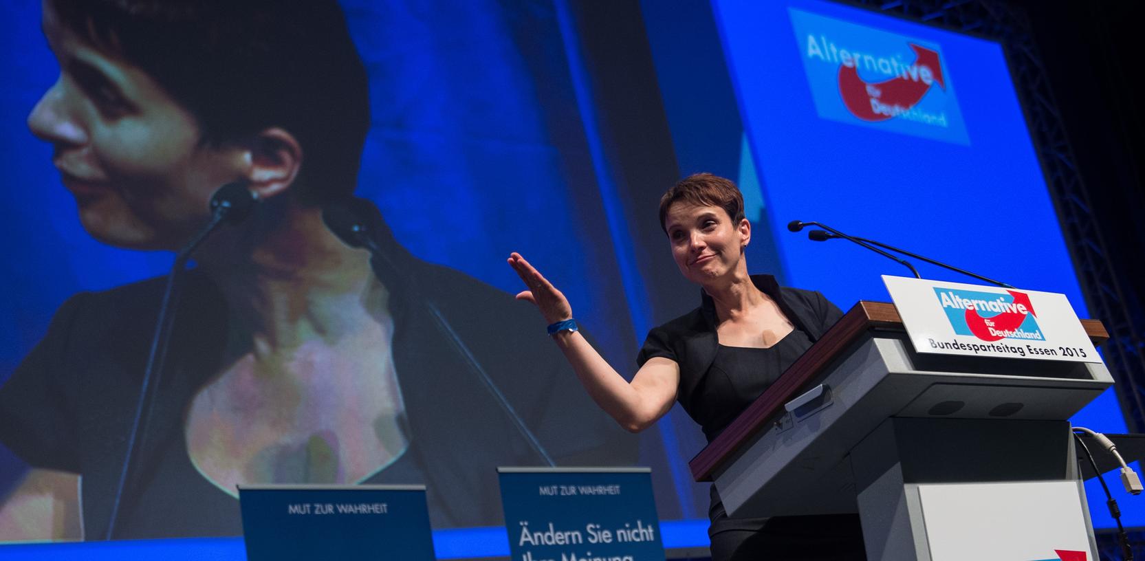 Die neu gewählte AfD-Vorsitzende Frauke Petry spricht auf dem Parteitag der AfD in Essen.