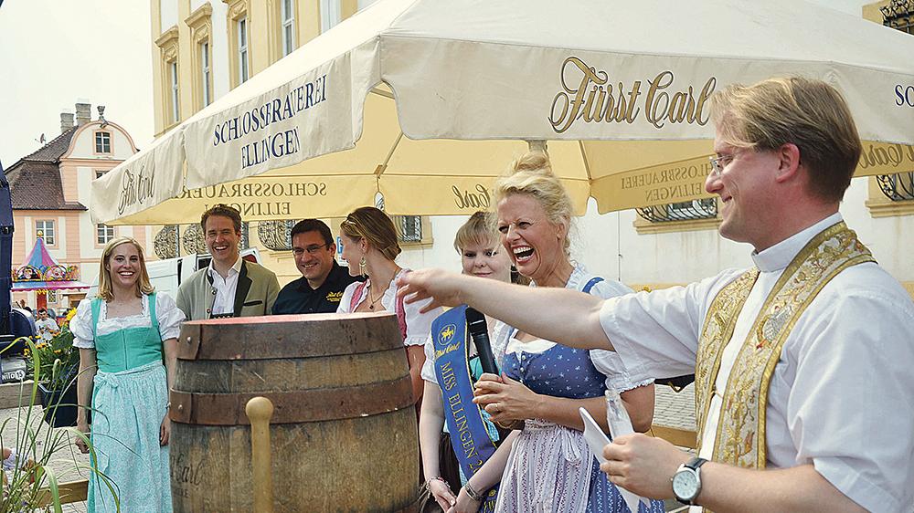 Barbara Schöneberger beim Brauerei-Volksfest in Ellingen