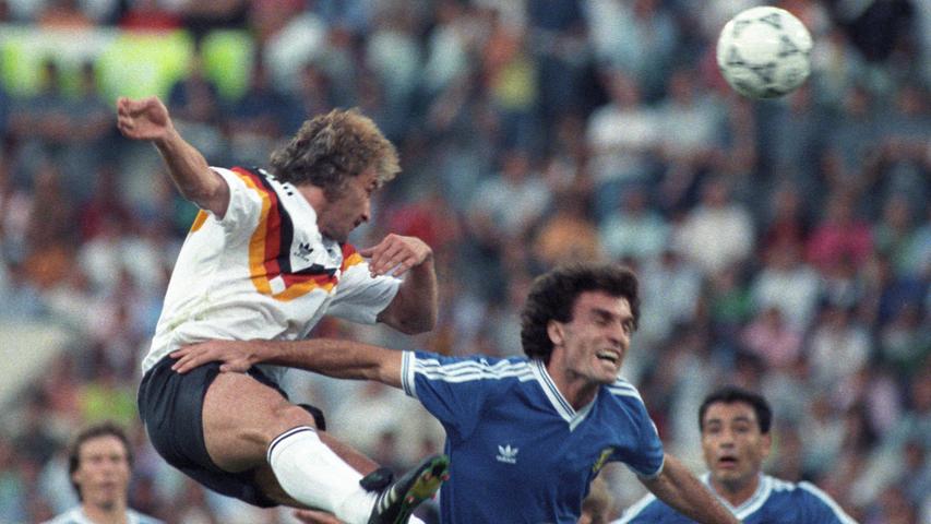 Am 8. Juli 1990 war es dann endlich soweit. Das WM-Finale ging im Olympiastadion von Rom über die Bühne. Es kam zur Neuauflage des Endspiels von 1986. Die deutsche Mannschaft bekam es mit Argentinien zu tun. Es entwickelte sich ein enges, ein umkämpftes Spiel in dem jeder Fehler die Entscheidung hätte bringen können.