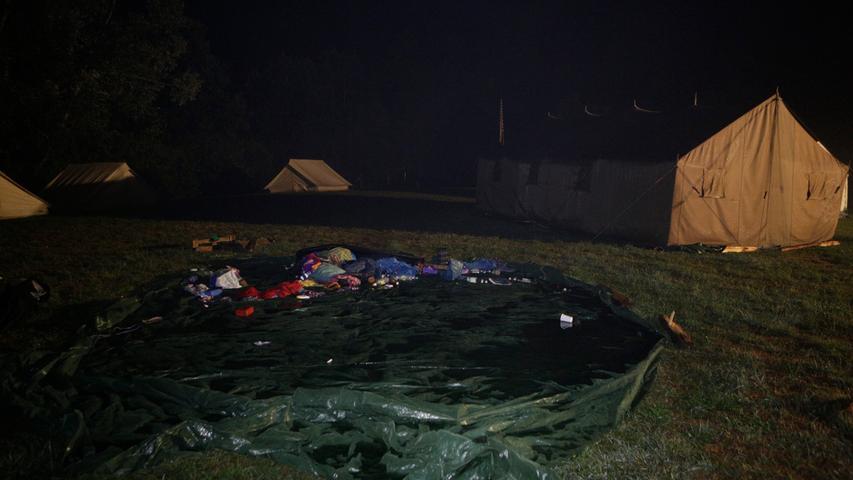Gewitter verwüstet Zeltlager: 50 Menschen evakuiert