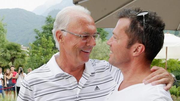 Bezogen ist diese Stilblüte des Kaisers auf Lothar Matthäus. Wenig bescheiden sagte er, auf Loddar angesprochen: "Lothar und ich hatten auch Meinungsverschiedenheiten. Ich habe mich immer durchgesetzt. Gott sei Dank, die Erfolge sprechen für sich".