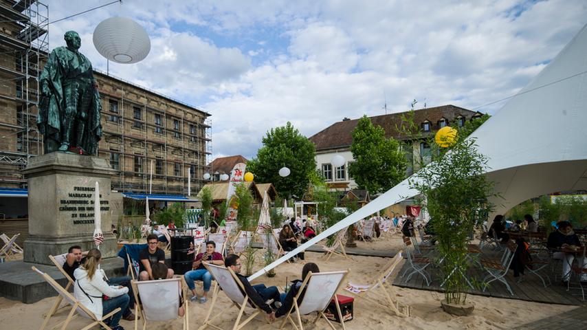 Urlaubsgefühle mitten in Erlangen: Schlossstrand eröffnet