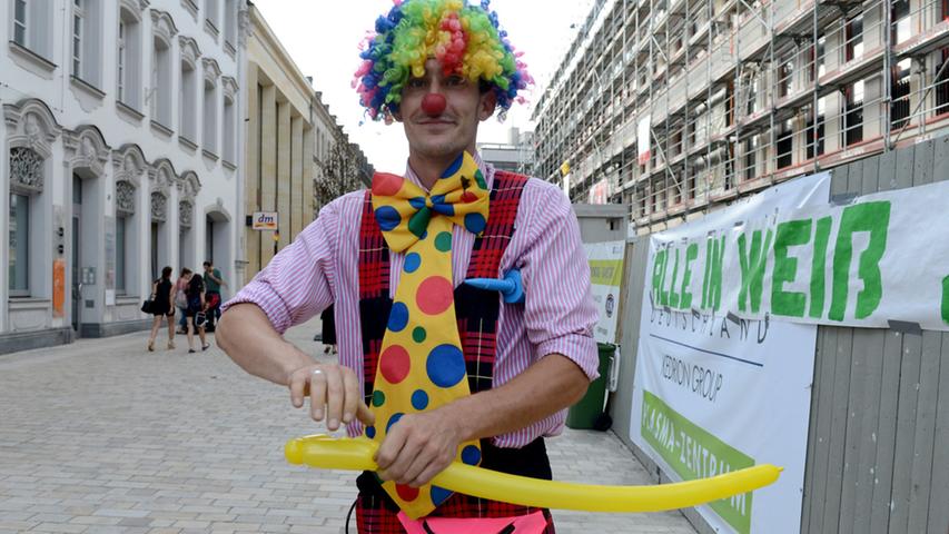 FOTO: Hans-Joachim Winckler DATUM: 11.7.2015..MOTIV: Fürth Festival Clown in  der Breitscheidstraße