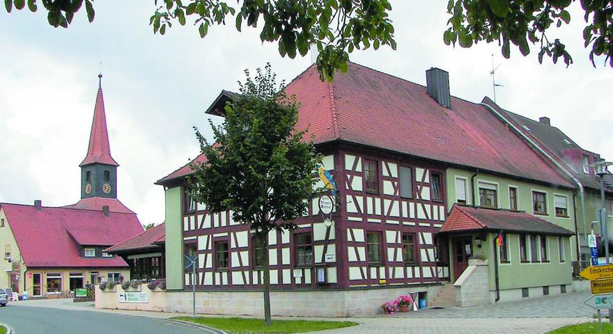 Ab Ende August kann man sich in der "Brauereigasthof Geyer" frische Karpfen munden lassen. Die Wirtschaft existiert bereits seit 1519 und bewahrt weiterhin das Flair der vergangenen Jahrhunderte. Das kommt bei der Kundschaft gut an und reserviert Platz fünf für den Brauereigasthof.