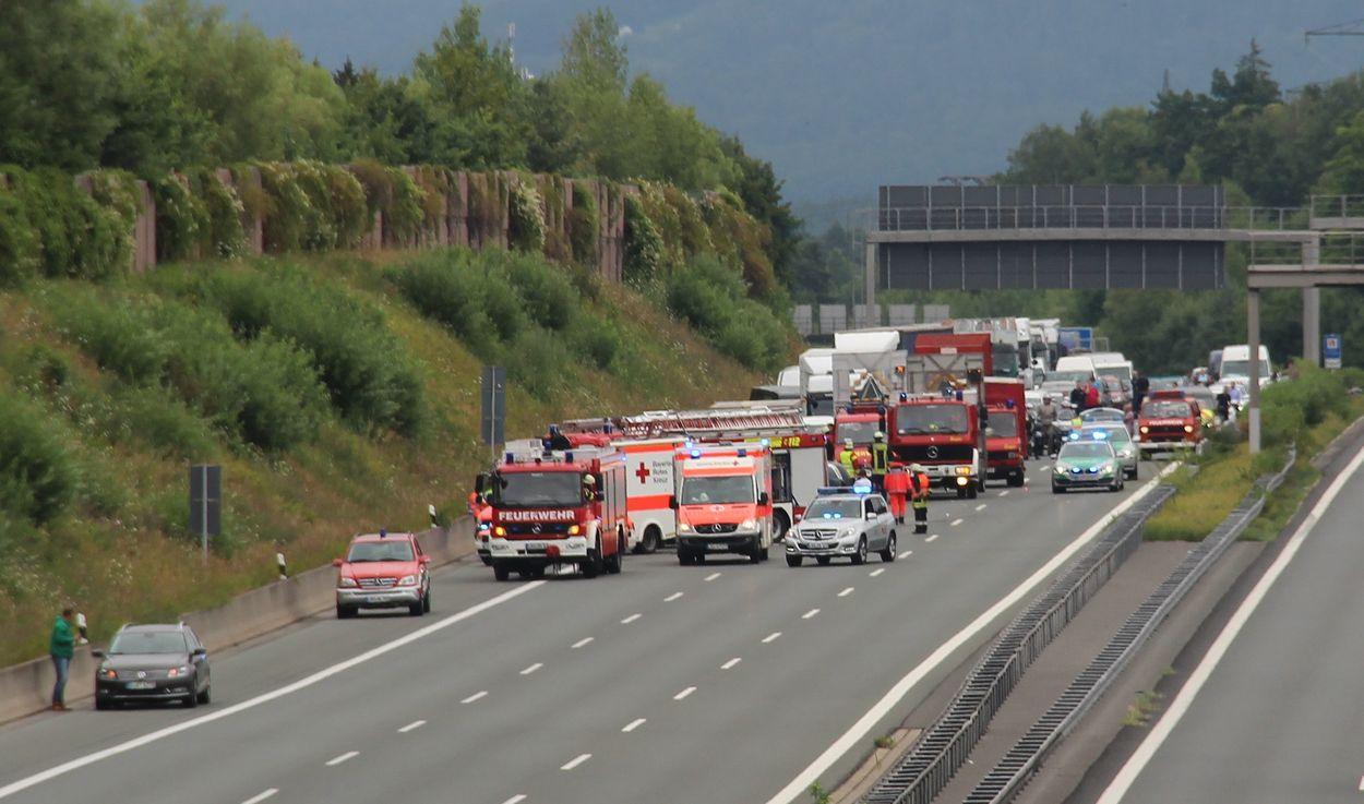 Vollsperrung Bei Lauf: Drei Verletzte Nach Unfall Auf Der A9 | Nordbayern