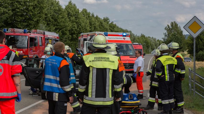 Unfall bei Markt Berolzheim: Drei Fahrzeuge kollidieren