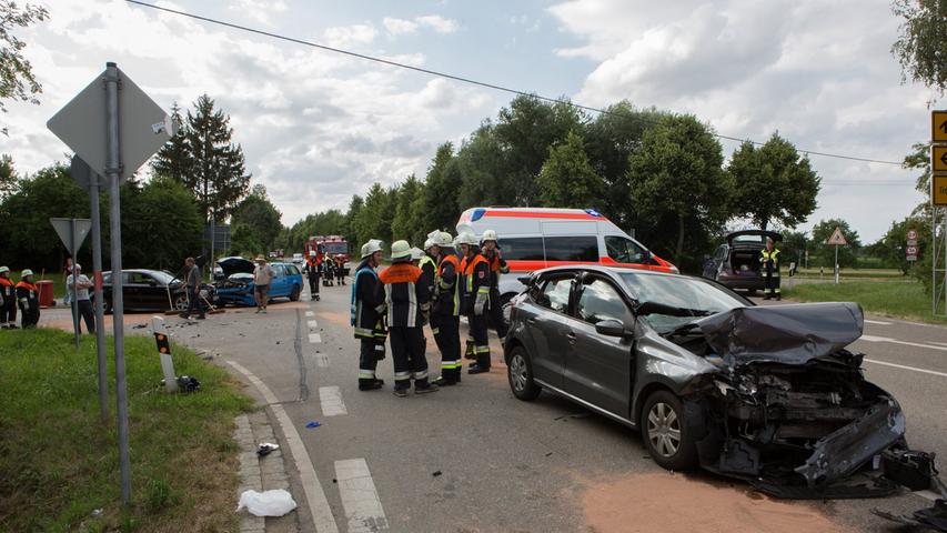 Unfall bei Markt Berolzheim: Drei Fahrzeuge kollidieren