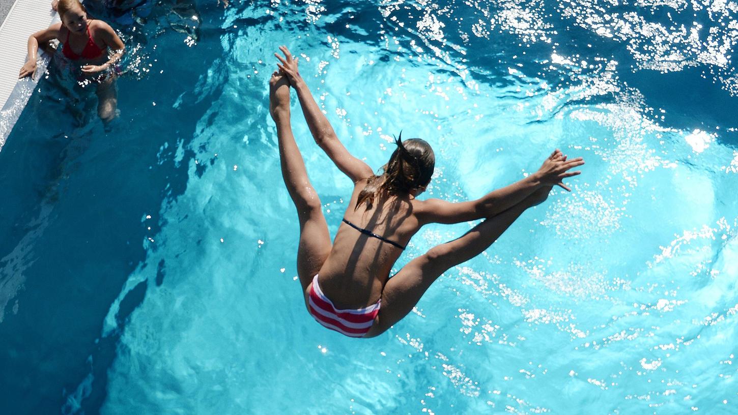 Ab ins kühle Nass! Das Herzogenauracher Freibad freut sich auf zahlreiche Badegäste.