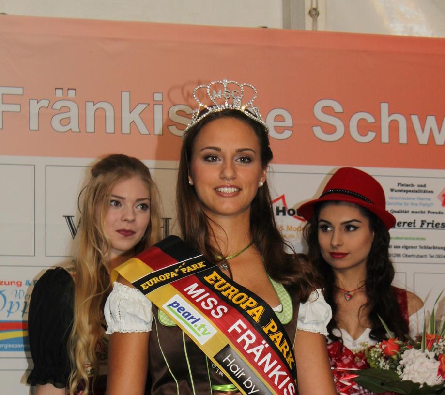 Die erste Miss Fränkische Schweiz, Theresa Gerwig, freut sich über ihren neuen Titel.