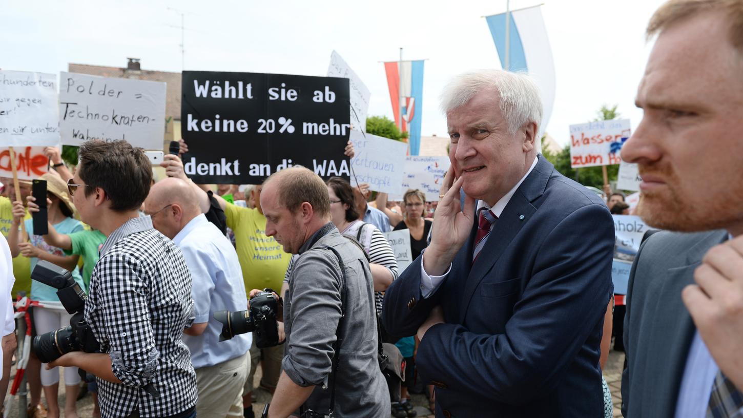 Horst Seehofer poltert wieder los: Diesmal gegen Asylbewerber aus Südosteuropa. 