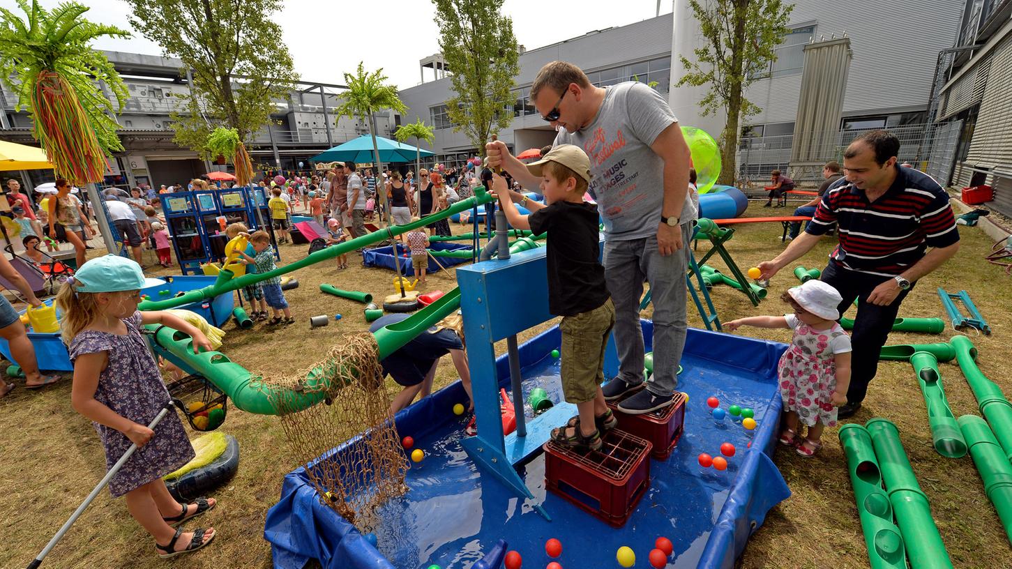 Unter dem Motto „Hot Summer in the City“ lud Siemens Healthcare am Samstag seine Mitarbeiterinnen und Mitarbeiter sowie deren Familien und Freude zum jährlichen Sommerfest ein. Unter dem Motto „Hot Summer in the City“ lud Siemens Healthcare am Samstag seine Mitarbeiterinnen und Mitarbeiter sowie deren Familien und Freude zum jährlichen Sommerfest ein.
