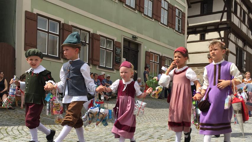 Auf historischen Pfaden: Festzug der Kinderzeche in Dinkelsbühl