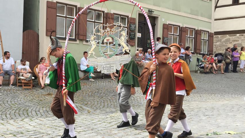 Auf historischen Pfaden: Festzug der Kinderzeche in Dinkelsbühl