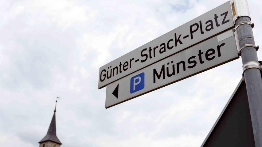 Das “CreActiv Zentrum im Strack-Haus” lässt sich nicht verfehlen: Der “Günter-Strack-Platz” vor der Münsterkulisse ist der Wegweiser.