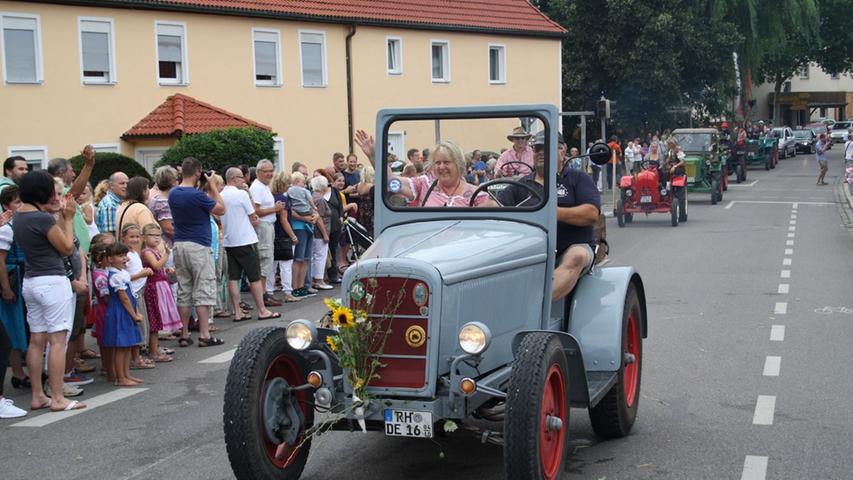 Unterreichenbach: Kirchweihspaß auf historischen Fahrzeugen