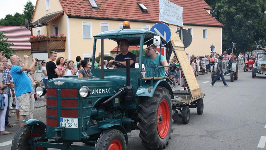 Unterreichenbach: Kirchweihspaß auf historischen Fahrzeugen