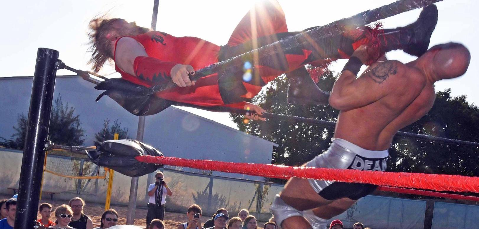Wrestling-Stars kämpften unter freiem Himmel