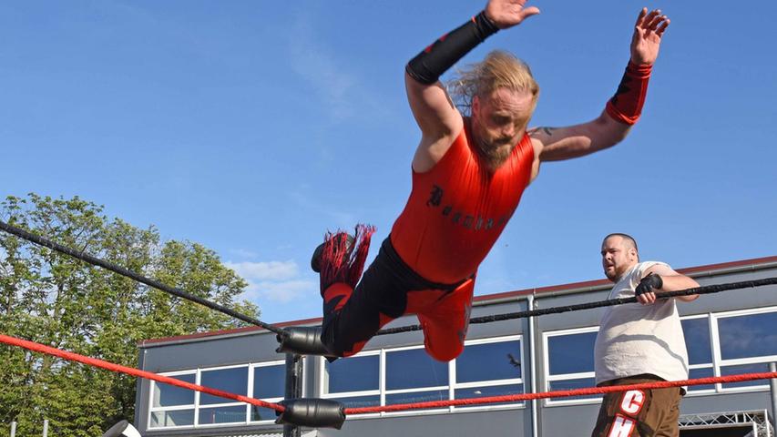 „Catch at the Beach“: Open-Air-Wrestling in Schwabach
