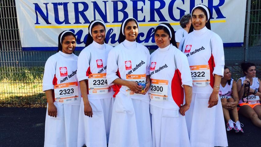 Für diese Schwestern, die für die Caritas in Pflegeheimen in Nürnberg und Fürth tätig sind, war der Lauf in Schwesterntracht eine echte Herausforderung.