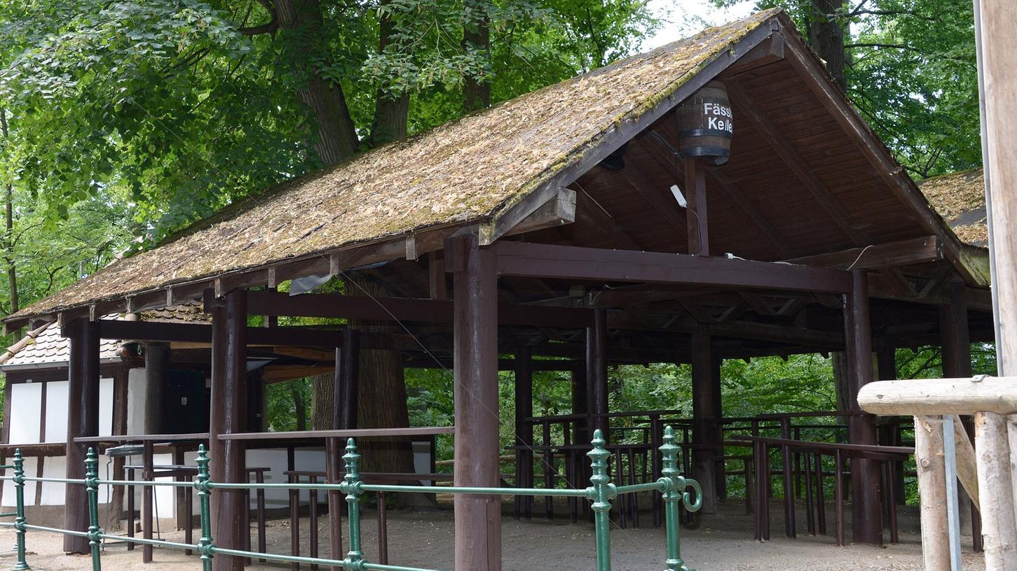 Typisches Merkmal des Fässla-Kellers ist das Fass unter dem Dach. Typisches Merkmal des Fässla-Kellers ist das Fass unter dem Dach.