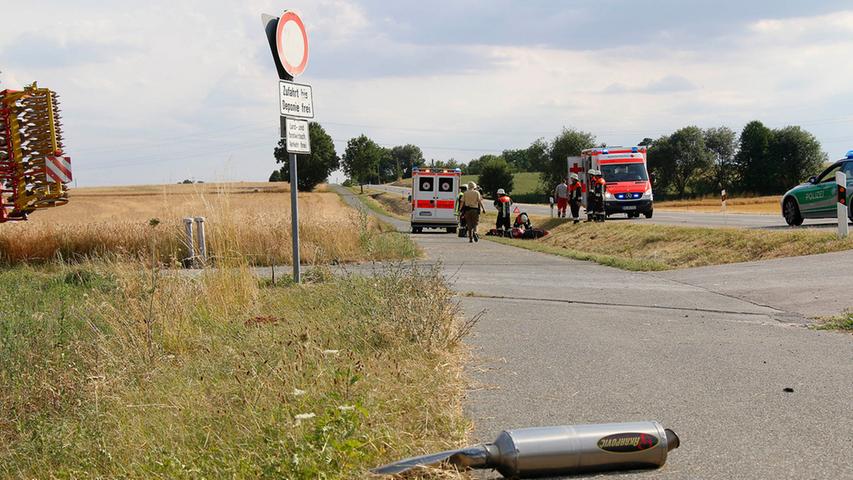 Nach Kollision mit Traktor: Motorradfahrer schwer verletzt