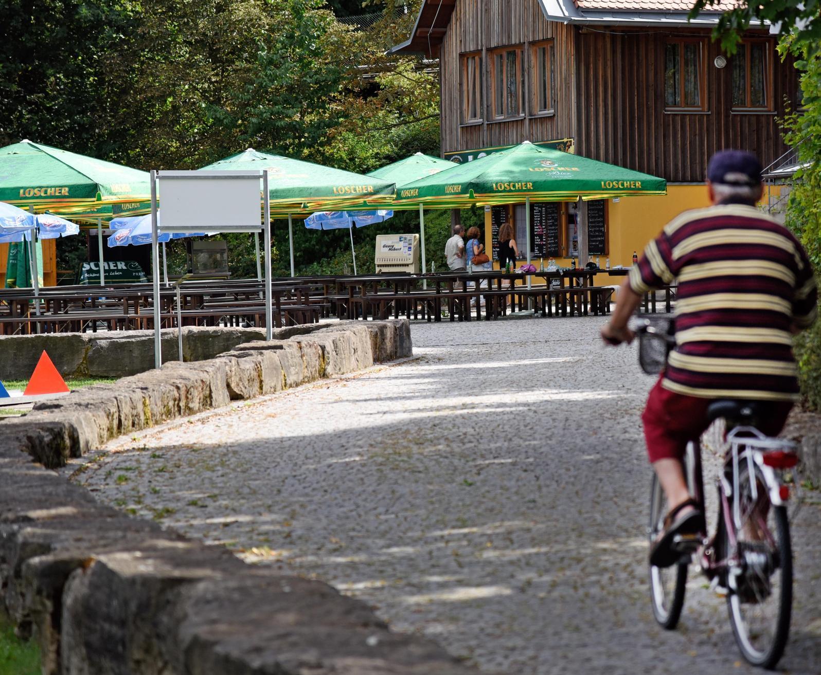 Der Greuther Keller in Vestenbergsgreuth bietet neben Speisen und Getränken eine Sommerrodelbahn, Snowtubing, Minigolf und einen Spielplatz. www.greuther-keller.de