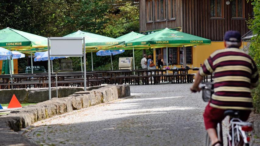 Der Greuther Keller in Vestenbergsgreuth bietet neben Speisen und Getränken eine Sommerrodelbahn, Snowtubing, Minigolf und einen Spielplatz. www.greuther-keller.de