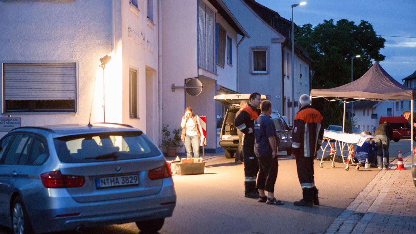 In der Nacht von Freitag auf Samstag kam es in der Gunzenhausener Straße in Bechhofen zu einem Streit zwischen zwei Männern, der tödlich endete.