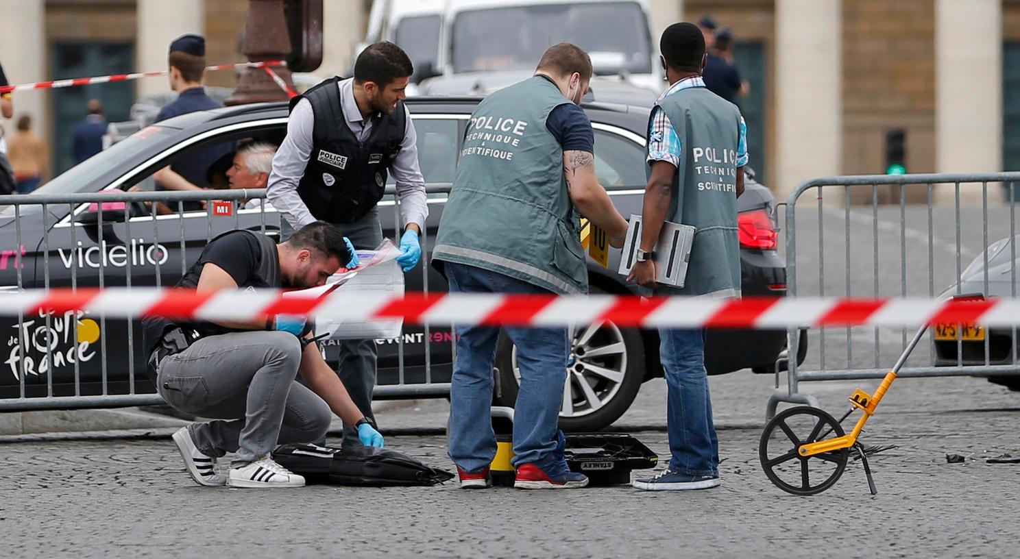 Schüsse bei der Tour de France: Auto durchbricht Absperrung